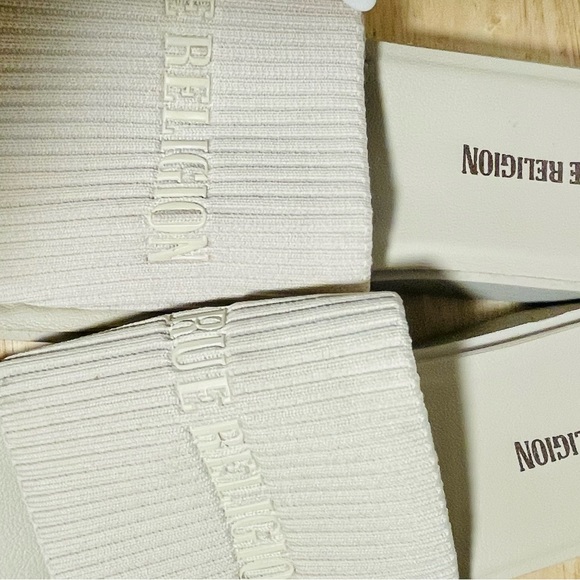 Winter True Religion Cream Sandals Size 8.5 True To Size - Picture 5 of 5